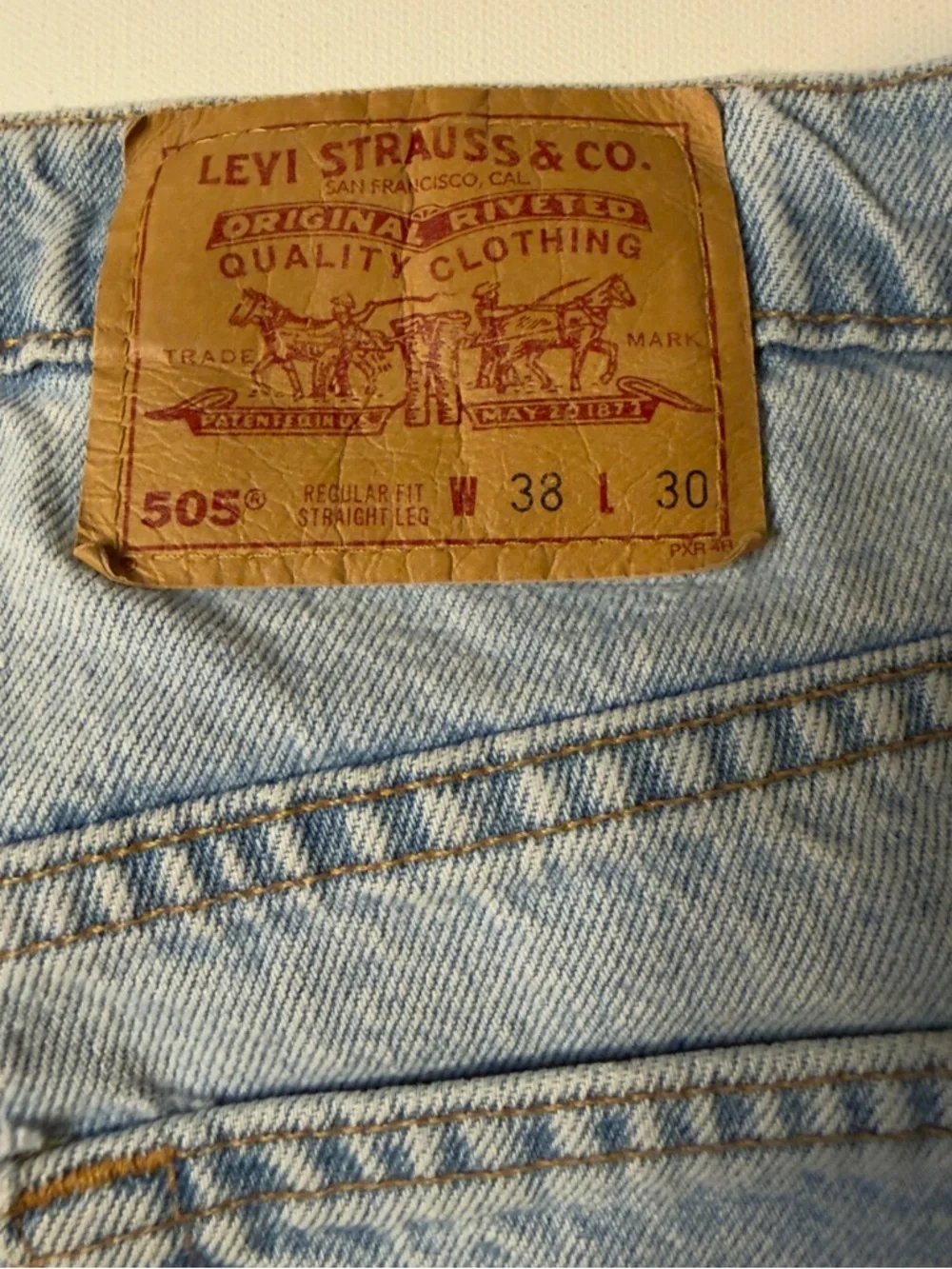 EUC Levi's 505 Men's Light Blue Denim Jeans Classic Straight Fit 38x30 (KB5)